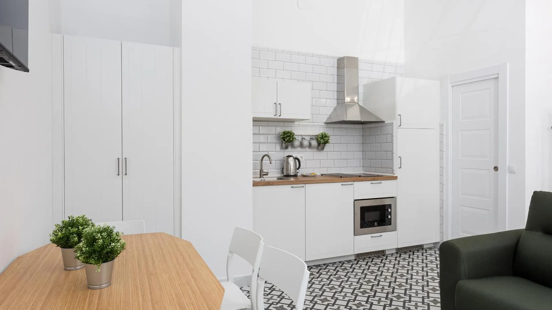 Holidays2Malaga Picasuss Loft New Built Close Huelin Beach And Promenade 0*,  Spagna